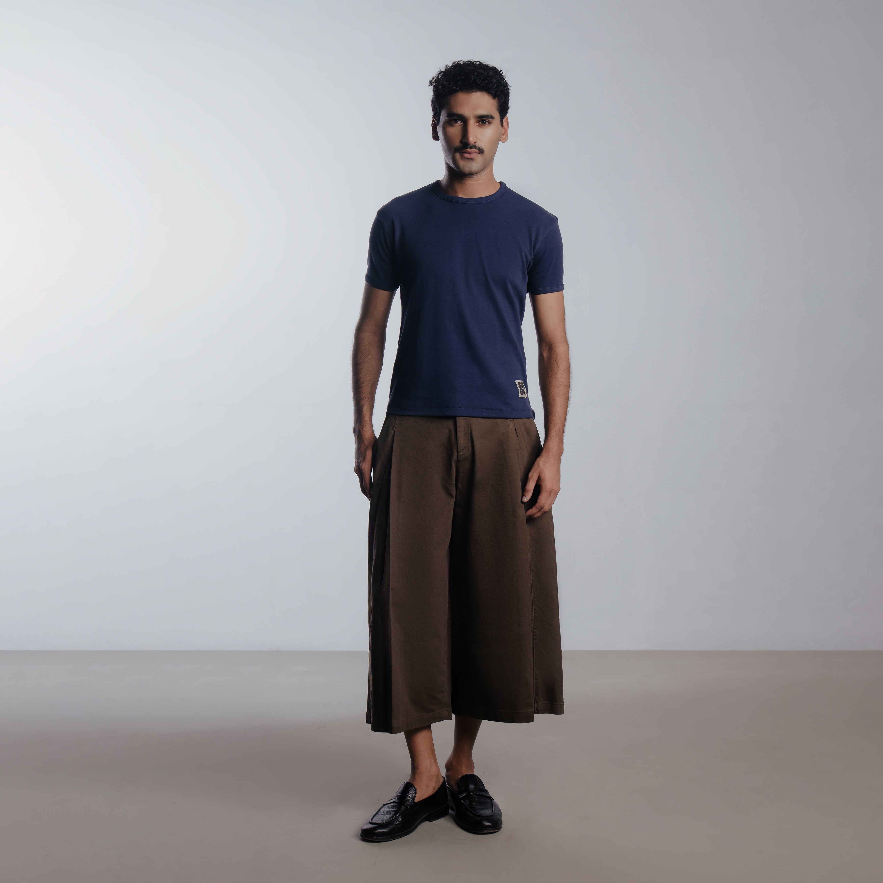 Article 111 // Slim Cropped Shirt