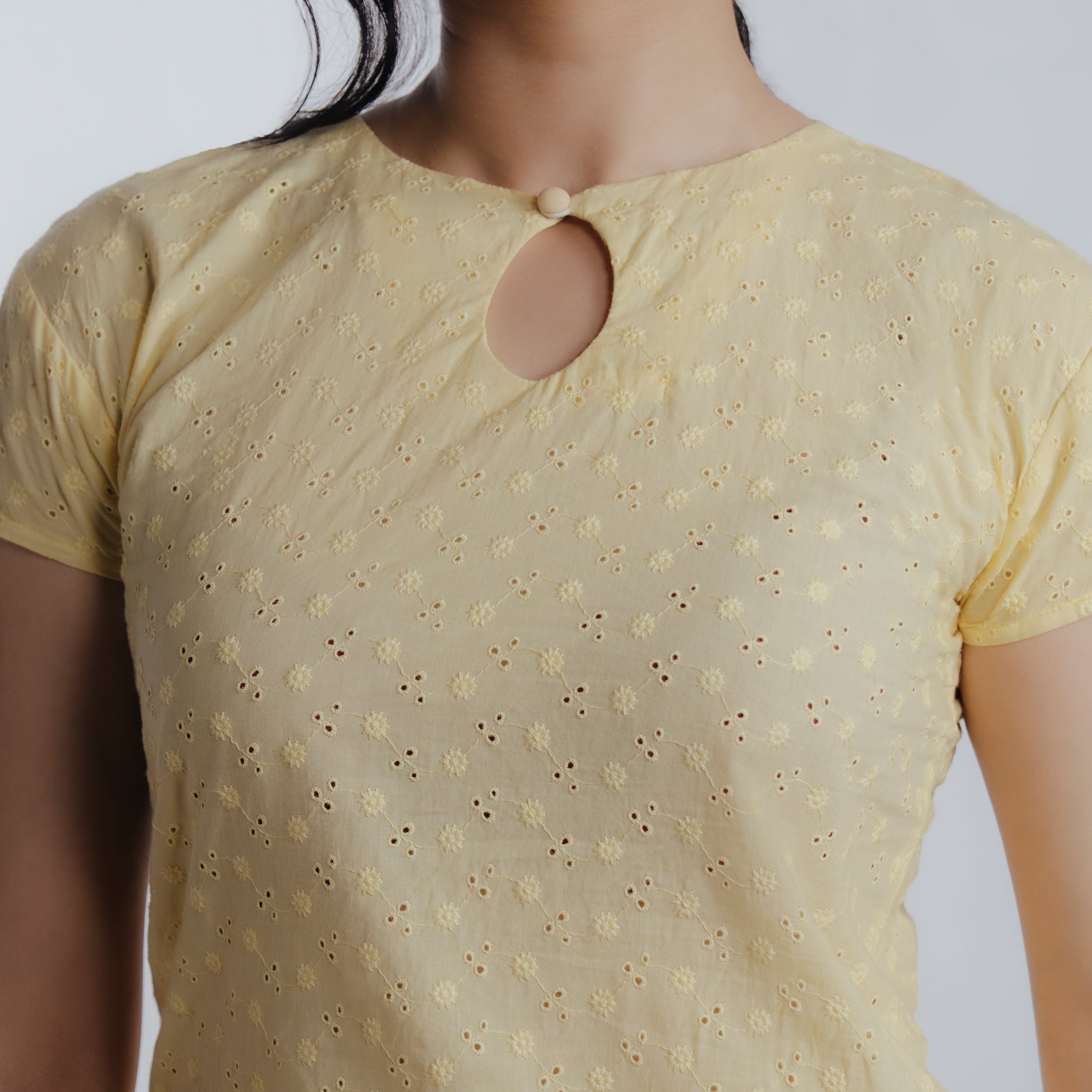 Article 116 // Chikankari Top