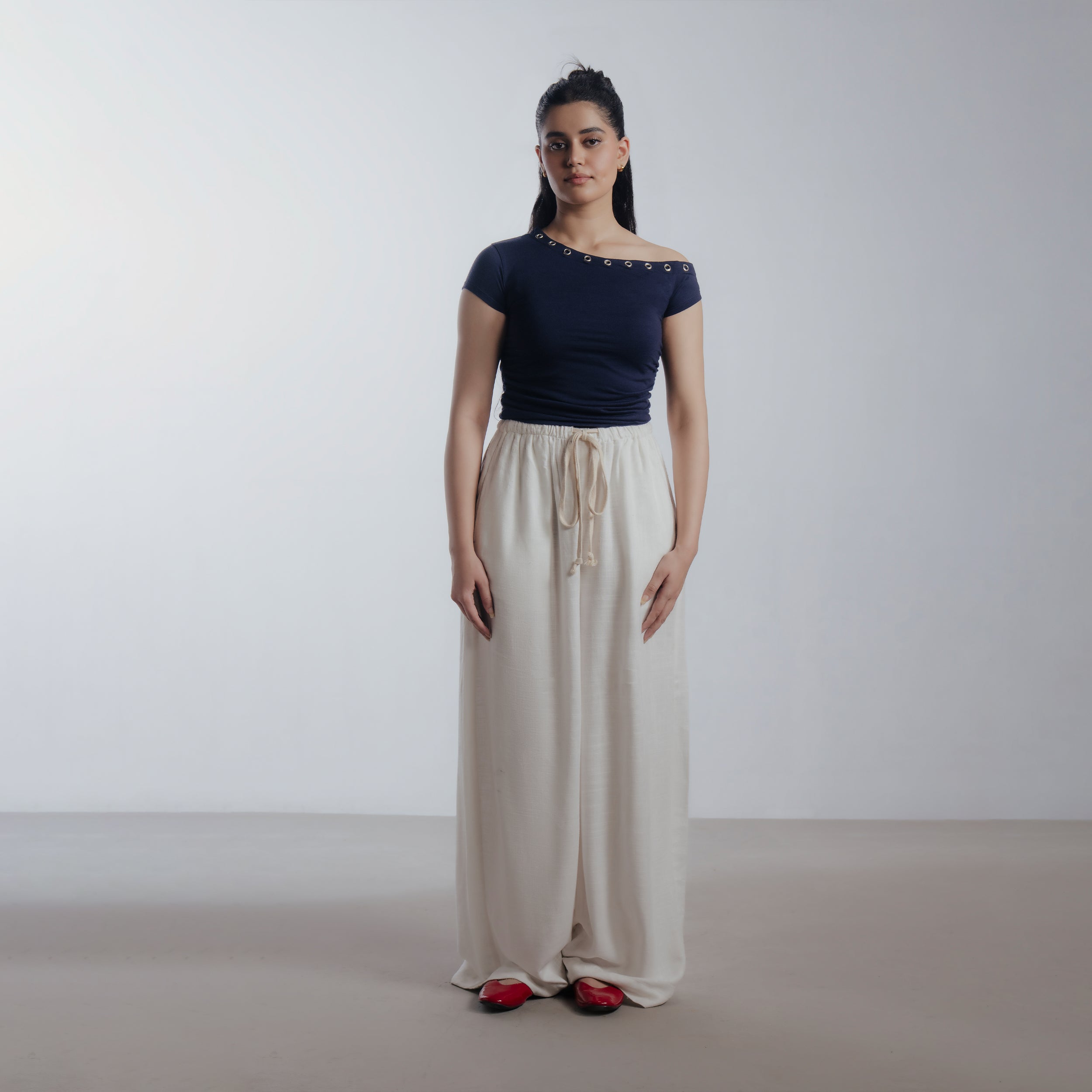 Article 114 // Eyelet Top