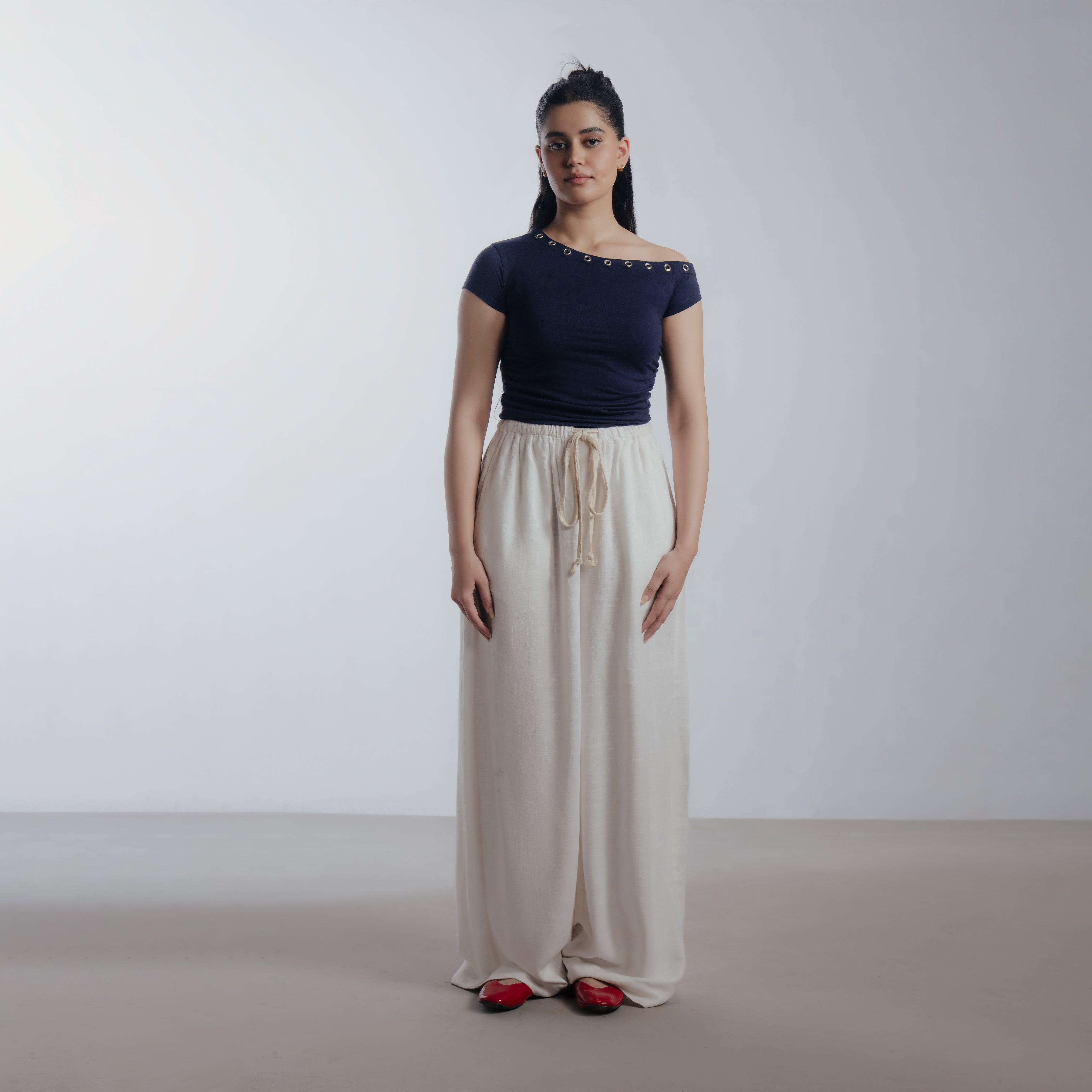 Article 114 // Eyelet Top