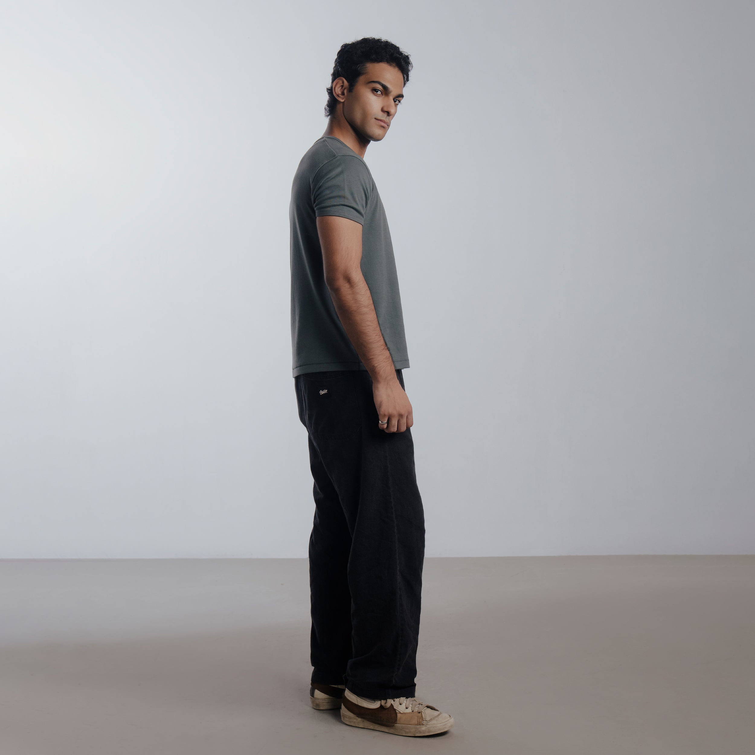 Article 112 // Slim Cropped Shirt