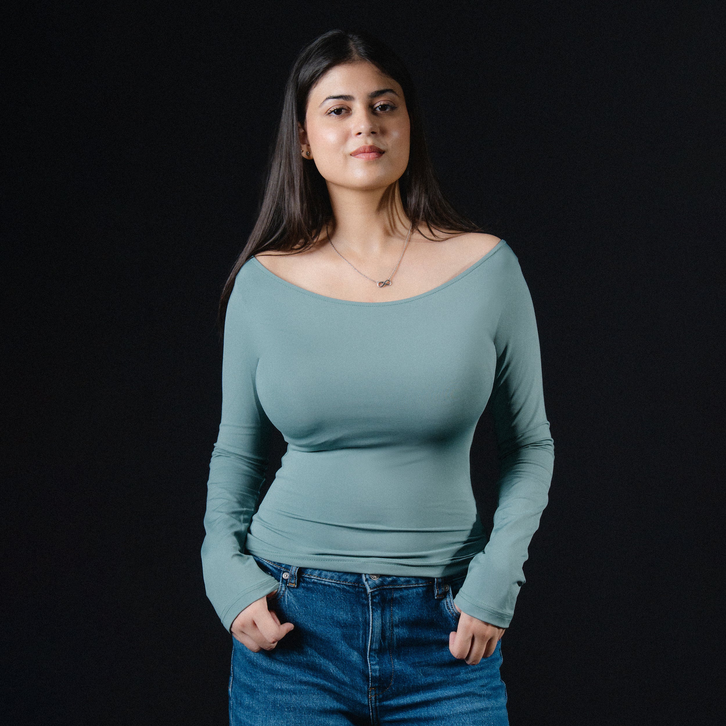 Article 063 // Scoopneck Full Sleeves Top